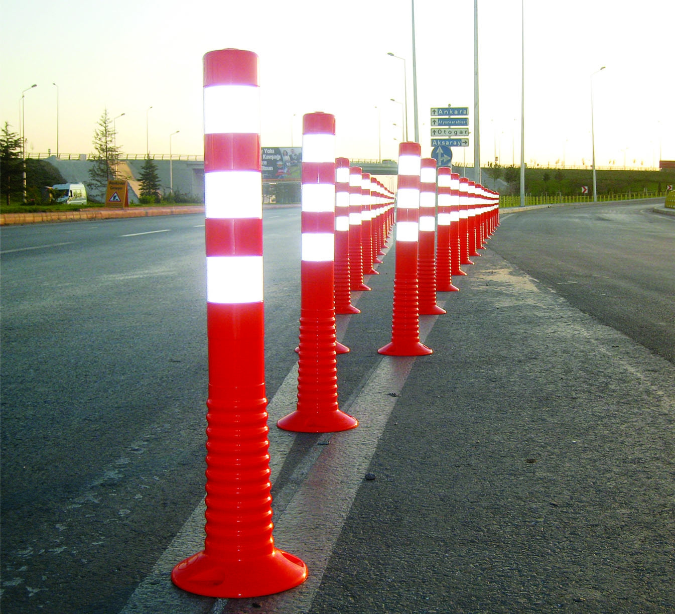 Reflective delineator posts