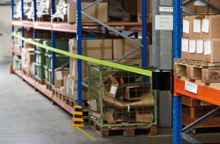 Beltrac XXXL vægmonteret udtrækkelig båndbarriere (22m)