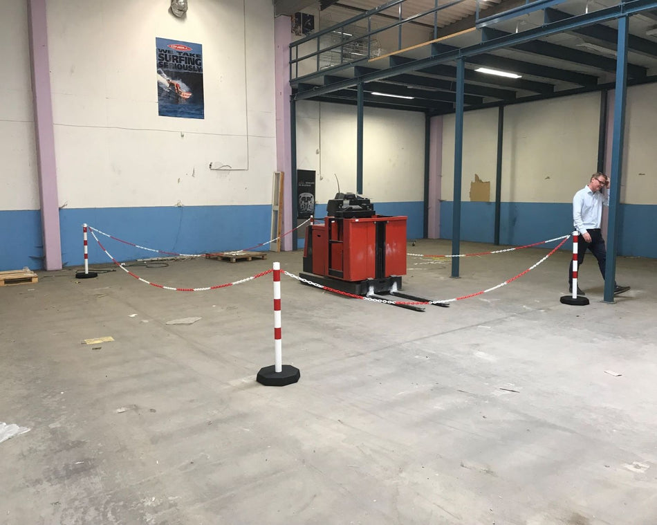 (Pakke med 6) - Flexibarrier Kædestolpe - Stål - inklusive 25m plastkæde (Rød/Hvid